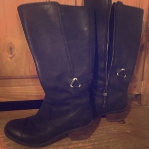 Size 8 Tall Teva Boots 🥾